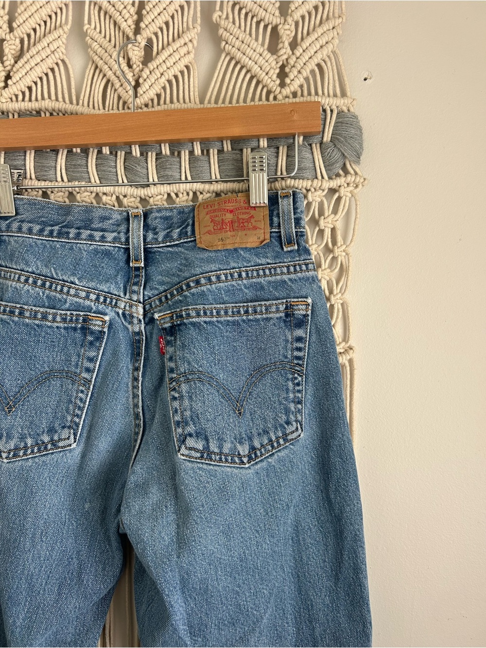 Levi's 550 Jeans - Picture 4 of 8